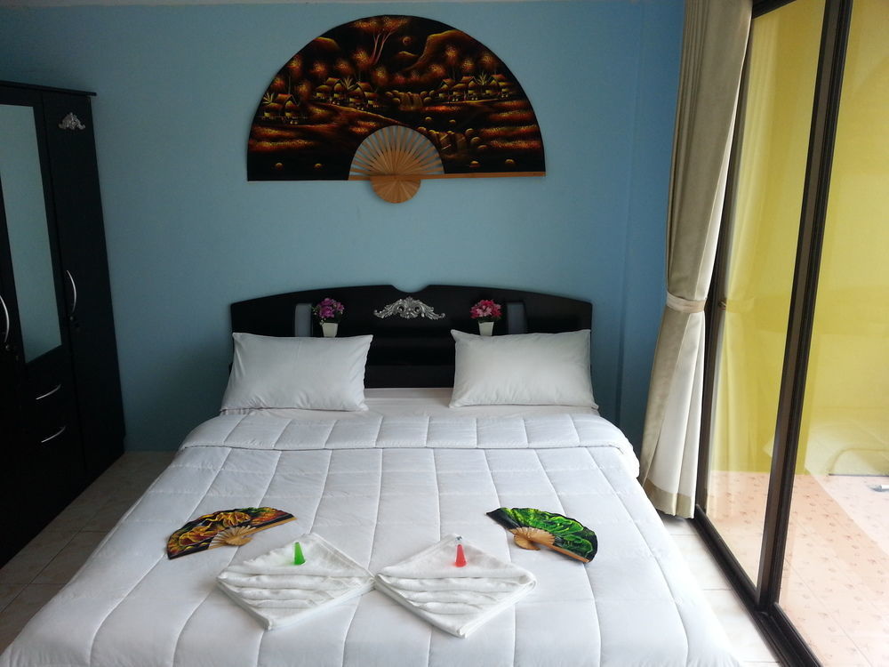 Dreams Guesthouse & Hostel Patong Esterno foto