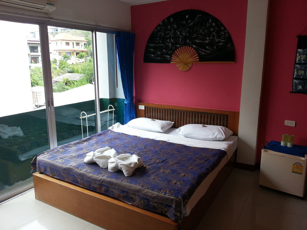 Dreams Guesthouse & Hostel Patong Esterno foto