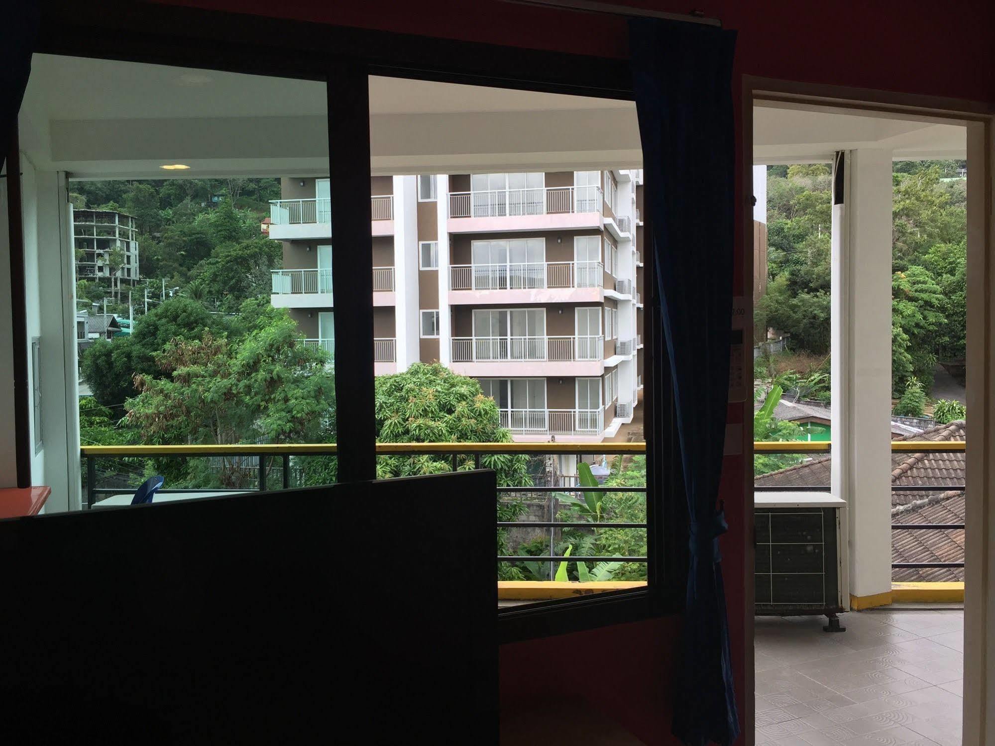Dreams Guesthouse & Hostel Patong Esterno foto